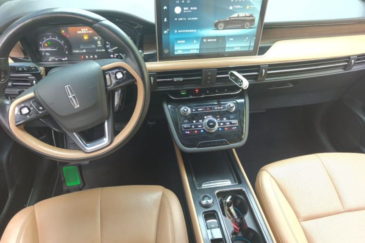 Used Lincoln Corsair 2020 2.0T Two-Wheel Drive Luxury Edition Center Console