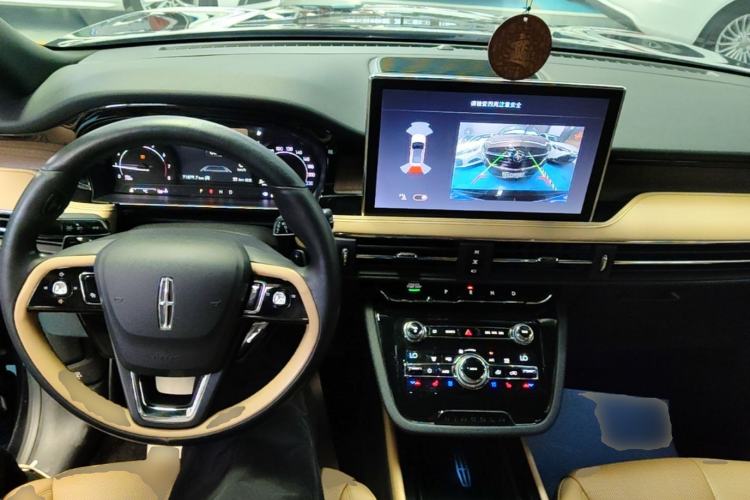 Used Lincoln Corsair 2020 2.0T Two-Wheel Drive Luxury Edition Center Console