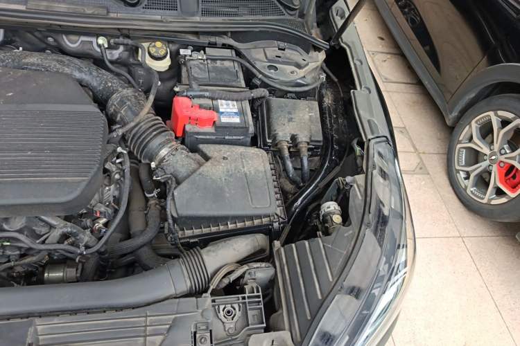 Used Lincoln Corsair 2020 2.0T Two-Wheel Drive Luxury Edition Engine Bay Left