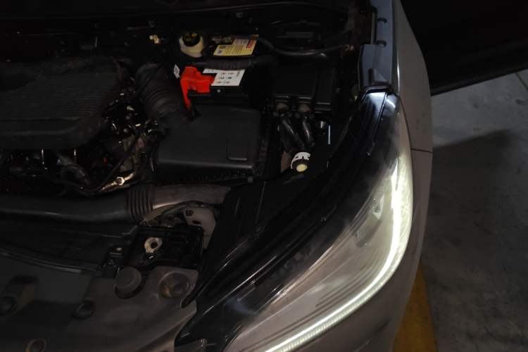 Used Lincoln Corsair 2020 2.0T Two-Wheel Drive Luxury Edition Engine Bay Left