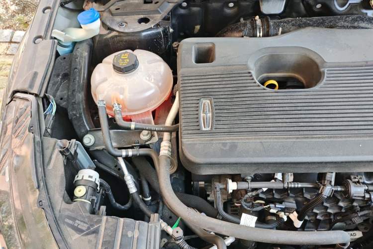 Used Lincoln Corsair 2020 2.0T Two-Wheel Drive Luxury Edition Engine Bay Right