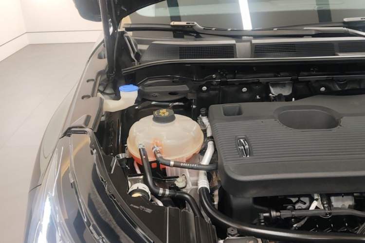 Used Lincoln Corsair 2020 2.0T Two-Wheel Drive Luxury Edition Engine Bay Right