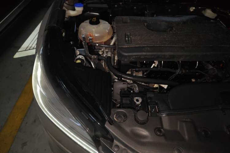 Used Lincoln Corsair 2020 2.0T Two-Wheel Drive Luxury Edition Engine Bay Right