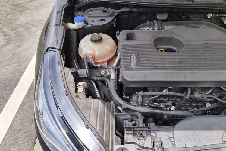 Used Lincoln Corsair 2020 2.0T Two-Wheel Drive Luxury Edition Engine Bay Right