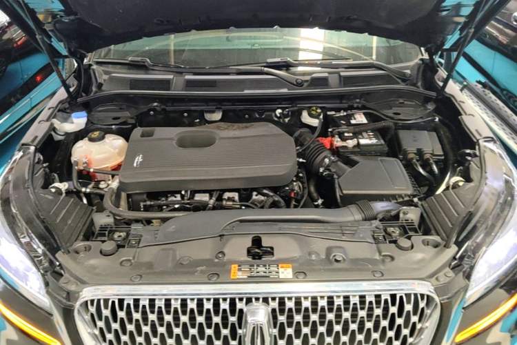 Used Lincoln Corsair 2020 2.0T Two-Wheel Drive Luxury Edition Engine Bay