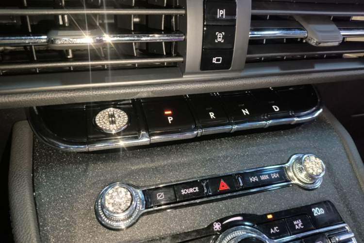 Used Lincoln Corsair 2020 2.0T Two-Wheel Drive Luxury Edition Gear Lever