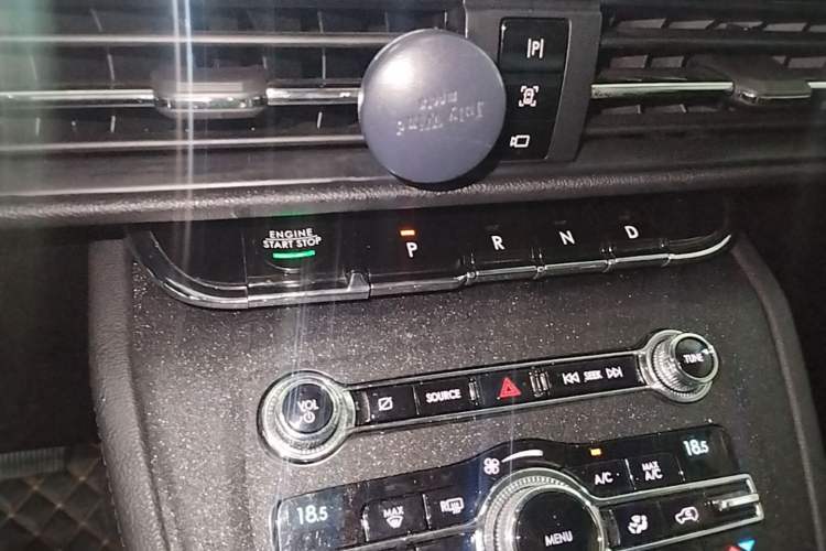 Used Lincoln Corsair 2020 2.0T Two-Wheel Drive Luxury Edition Gear Lever