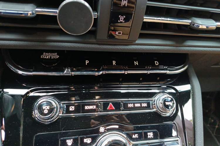 Used Lincoln Corsair 2020 2.0T Two-Wheel Drive Luxury Edition Gear Lever