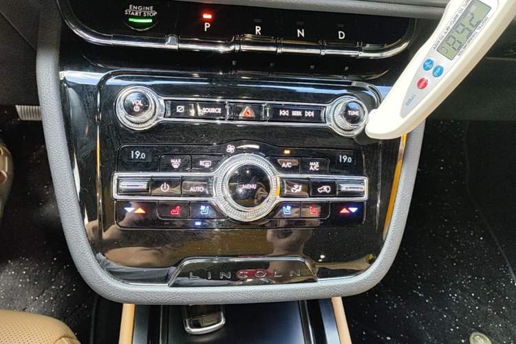 Used Lincoln Corsair 2020 2.0T Two-Wheel Drive Luxury Edition Gear Lever