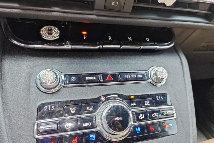 Used Lincoln Corsair 2020 2.0T Two-Wheel Drive Luxury Edition Gear Lever