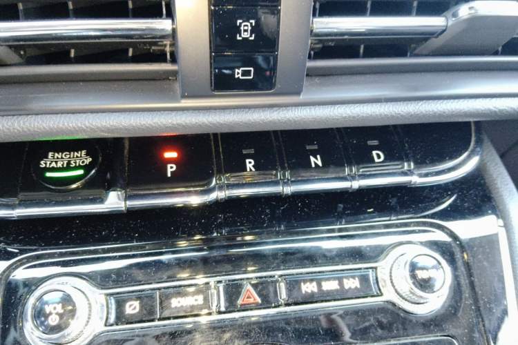 Used Lincoln Corsair 2020 2.0T Two-Wheel Drive Luxury Edition Gear Lever