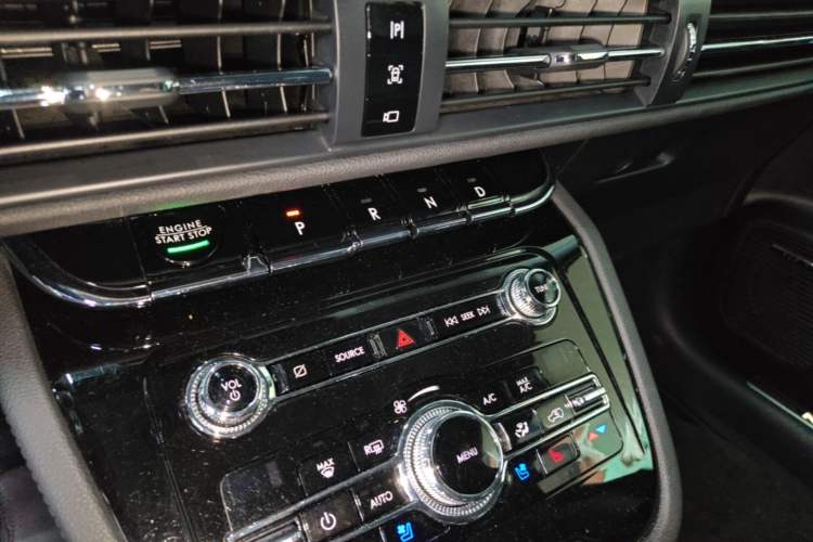 Used Lincoln Corsair 2020 2.0T Two-Wheel Drive Luxury Edition Gear Lever