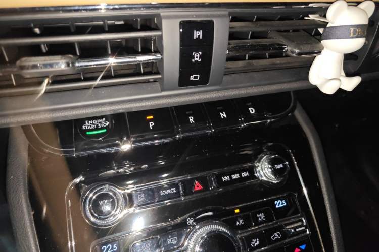 Used Lincoln Corsair 2020 2.0T Two-Wheel Drive Luxury Edition Gear Lever