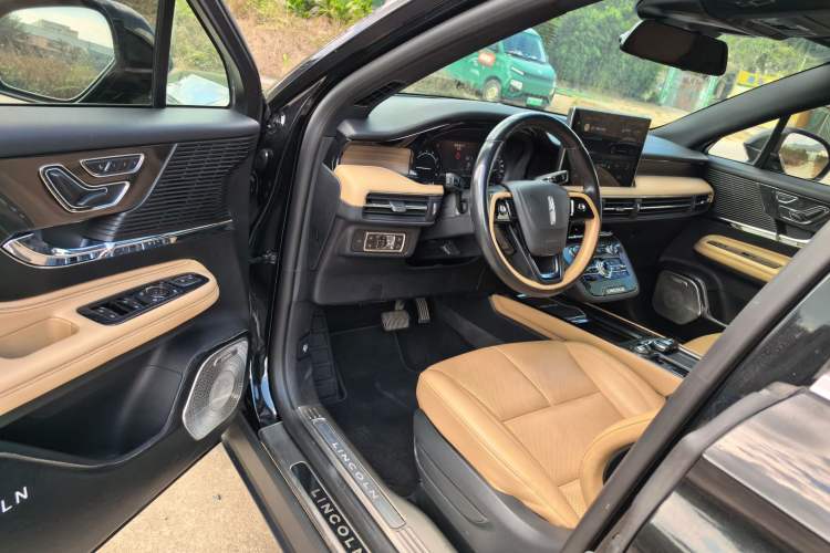 Used Lincoln Corsair 2020 2.0T Two-Wheel Drive Luxury Edition Interior 2