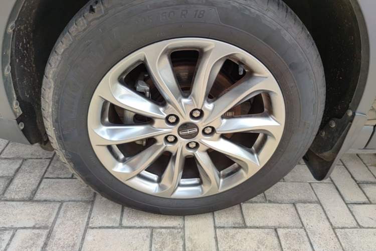 Used Lincoln Corsair 2020 2.0T Two-Wheel Drive Luxury Edition Left Front Wheel Hub