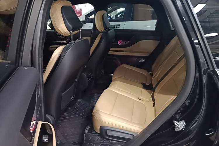 Used Lincoln Corsair 2020 2.0T Four-Wheel Drive Prestige Edition Left Rear Seat