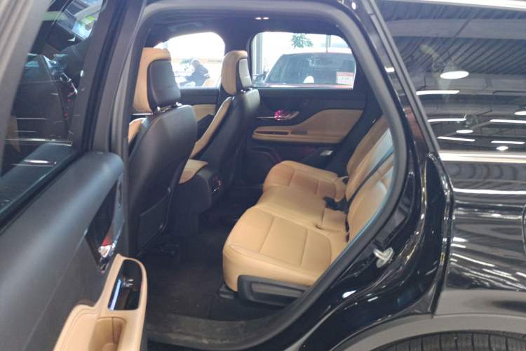 Used Lincoln Corsair 2020 2.0T Four-Wheel Drive Prestige Edition Left Rear Seat