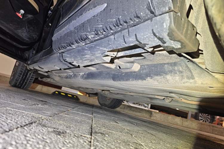 Used Lincoln Corsair 2020 2.0T Four-Wheel Drive Luxury Edition Left Side Sill