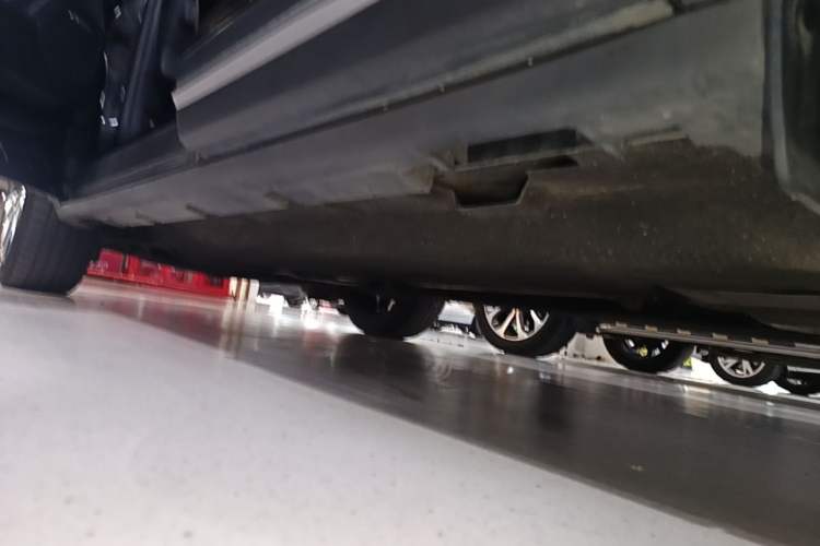 Used Lincoln Corsair 2020 2.0T Four-Wheel Drive Prestige Edition Left Side Sill