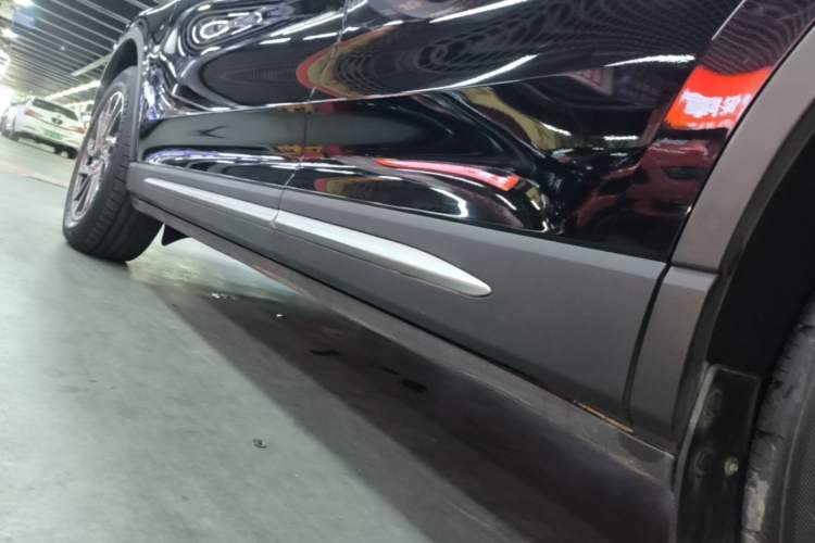 Used Lincoln Corsair 2020 2.0T Two-Wheel Drive Luxury Edition Left Side Sill