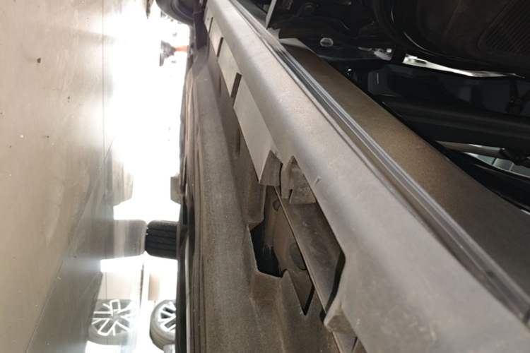 Used Lincoln Corsair 2020 2.0T Two-Wheel Drive Luxury Edition Left Side Sill