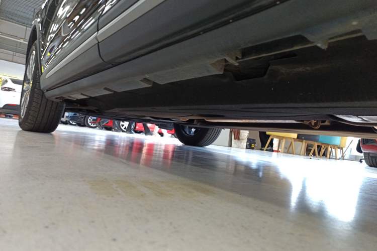 Used Lincoln Corsair 2020 2.0T Four-Wheel Drive Prestige Edition Left Side Sill