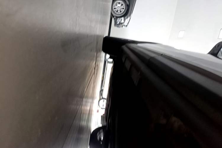 Used Lincoln Corsair 2020 2.0T Four-Wheel Drive Prestige Edition Left Side Sill