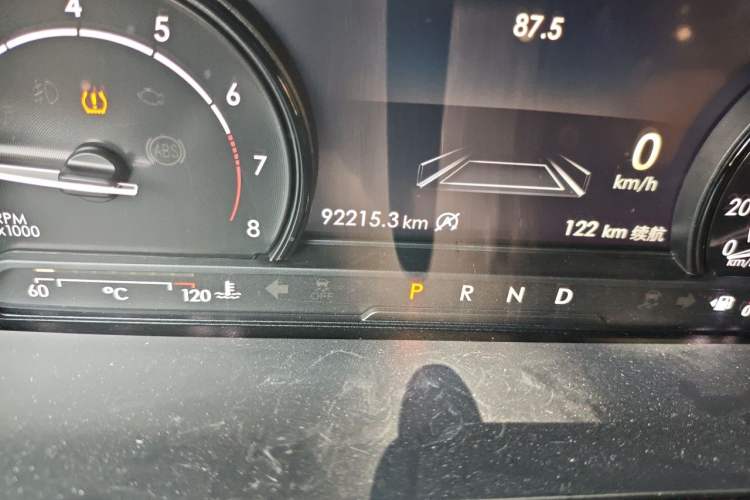 Used Lincoln Corsair 2020 2.0T Two-Wheel Drive Luxury Edition Odometer Close Up
