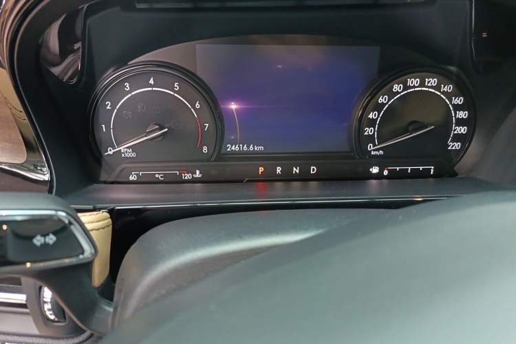 Used Lincoln Corsair 2020 2.0T Two-Wheel Drive Luxury Edition Odometer Close Up