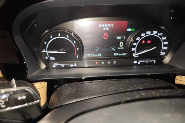 Used Lincoln Corsair 2020 2.0T Two-Wheel Drive Luxury Edition Odometer Close Up