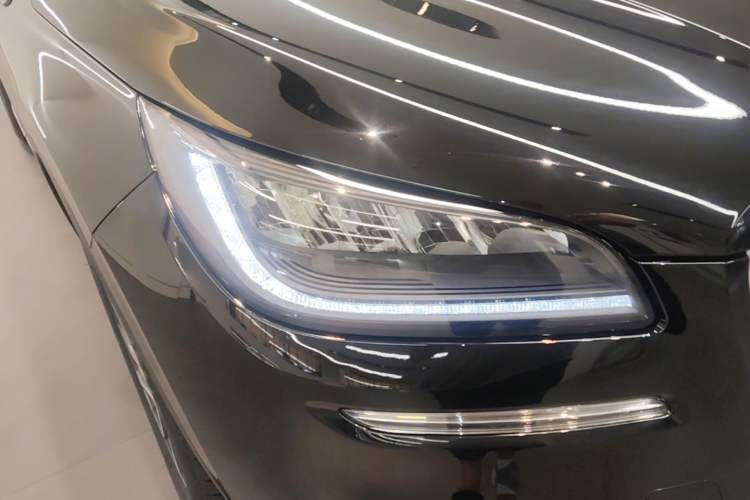 Used Lincoln Corsair 2020 2.0T Two-Wheel Drive Luxury Edition Right Front Headlight