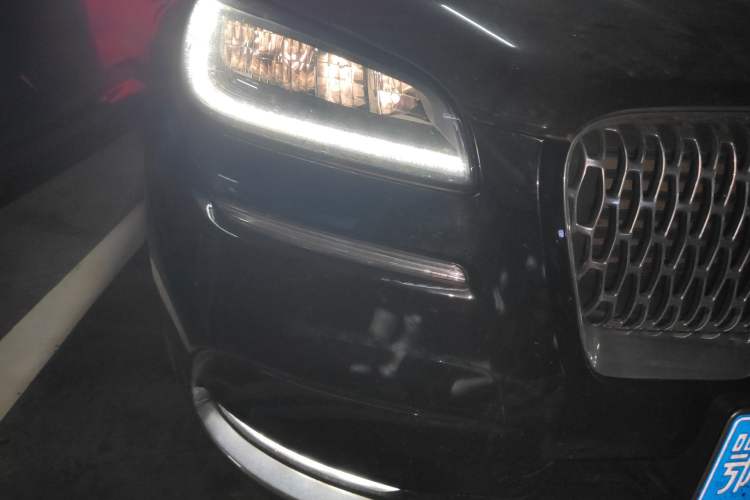 Used Lincoln Corsair 2020 2.0T Two-Wheel Drive Luxury Edition Right Front Headlight