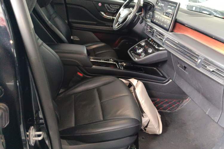 Used Lincoln Corsair 2020 2.0T Two-Wheel Drive Luxury Edition Right Front Seat