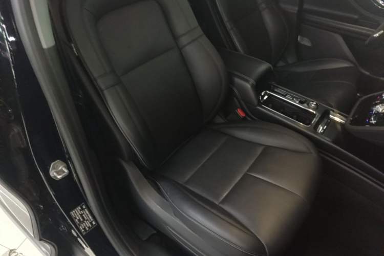 Used Lincoln Corsair 2020 2.0T Two-Wheel Drive Luxury Edition Right Front Seat