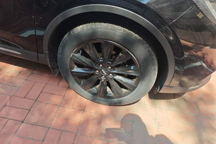 Used Lincoln Corsair 2020 2.0T Two-Wheel-Drive Black Knight Limited Edition Right Front Wheel Hub