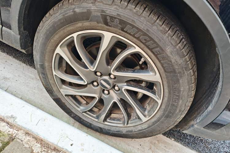 Used Lincoln Corsair 2020 2.0T Two-Wheel Drive Luxury Edition Right Front Wheel Hub