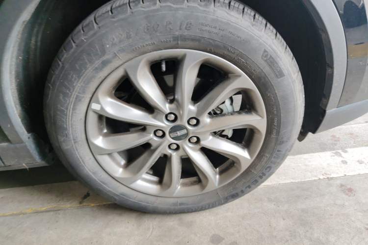 Used Lincoln Corsair 2020 2.0T Two-Wheel Drive Luxury Edition Right Front Wheel Hub