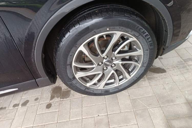 Used Lincoln Corsair 2020 2.0T Two-Wheel Drive Luxury Edition Right Front Wheel Hub