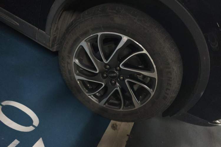 Used Lincoln Corsair 2020 2.0T Two-Wheel Drive Luxury Edition Right Front Wheel Hub