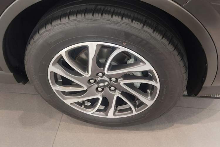 Used Lincoln Corsair 2020 2.0T Two-Wheel Drive Luxury Edition Right Front Wheel Hub