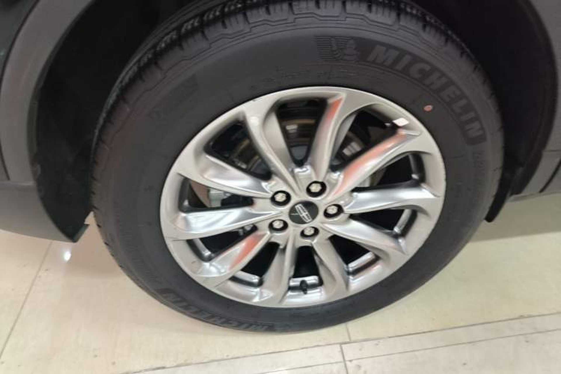Used Lincoln Corsair 2020 2.0T Two-Wheel Drive Luxury Edition Right Rear Wheel Hub