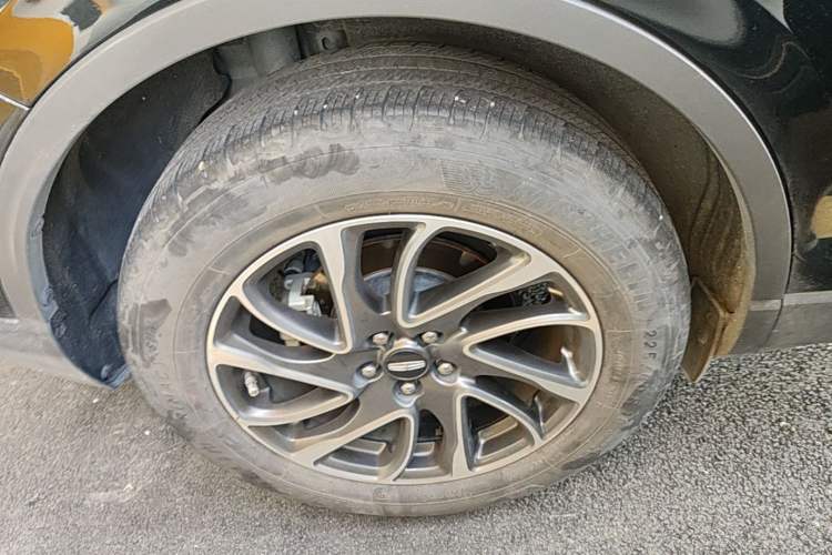 Used Lincoln Corsair 2020 2.0T Two-Wheel Drive Luxury Edition Right Rear Wheel Hub
