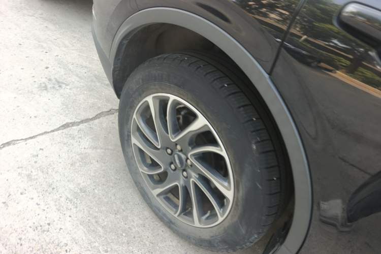 Used Lincoln Corsair 2020 2.0T Two-Wheel Drive Luxury Edition Right Rear Wheel Hub