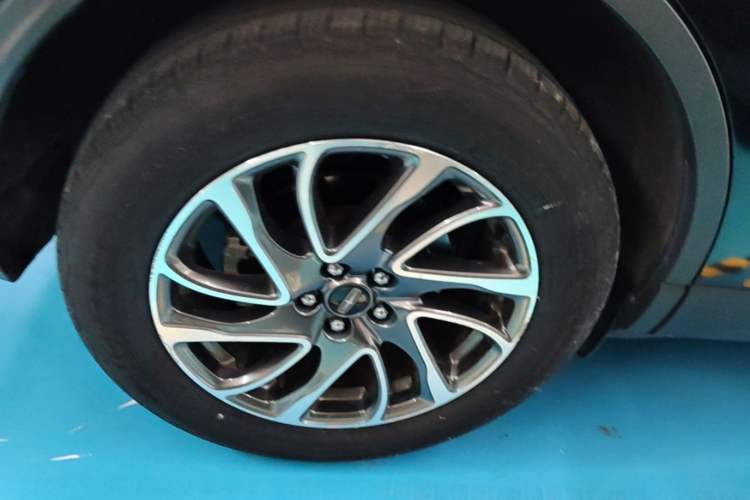 Used Lincoln Corsair 2020 2.0T Two-Wheel Drive Luxury Edition Right Rear Wheel Hub