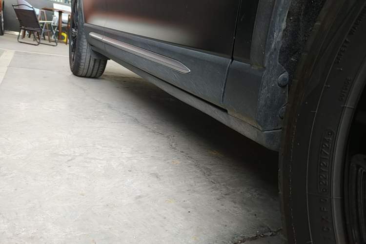 Used Lincoln Corsair 2020 2.0T Two-Wheel-Drive Black Knight Limited Edition Right Side Sill