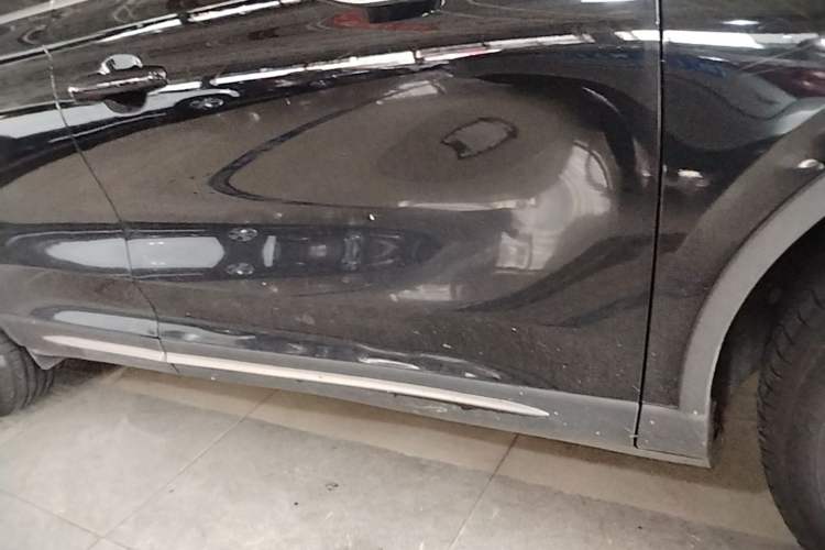 Used Lincoln Corsair 2020 2.0T Two-Wheel Drive Luxury Edition Right Side Sill