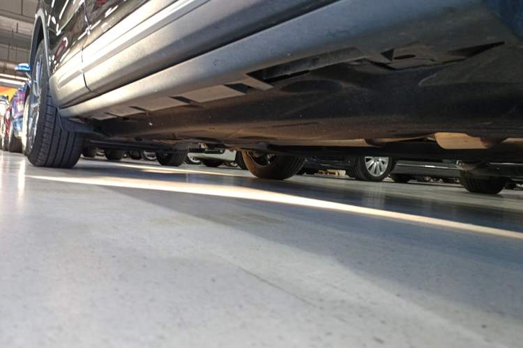Used Lincoln Corsair 2020 2.0T Four-Wheel Drive Prestige Edition Right Side Sill