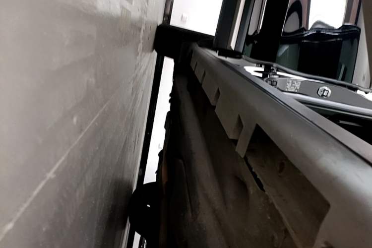 Used Lincoln Corsair 2020 2.0T Four-Wheel Drive Prestige Edition Right Side Sill