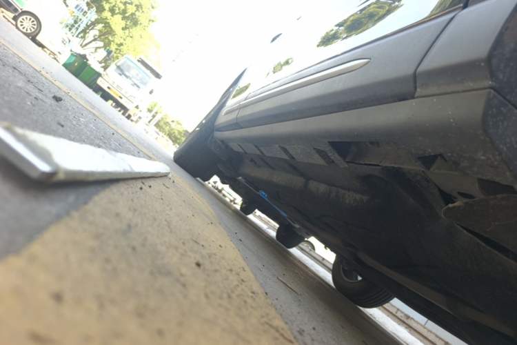 Used Lincoln Corsair 2020 2.0T Two-Wheel Drive Luxury Edition Right Side Sill