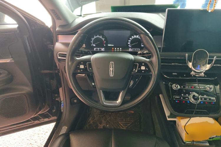 Used Lincoln Corsair 2020 2.0T Two-Wheel Drive Luxury Edition Steering Wheel